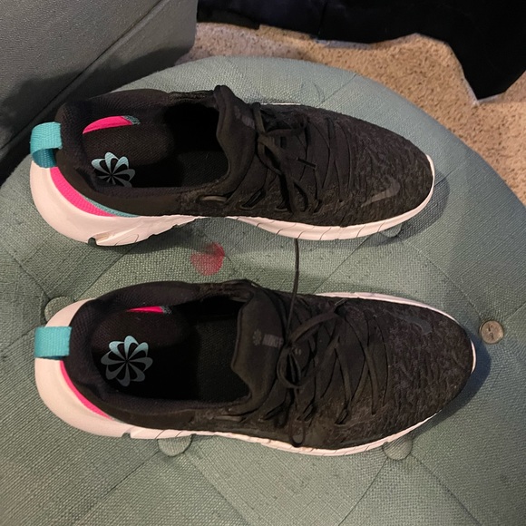 Nike running shoes - Picture 2 of 5